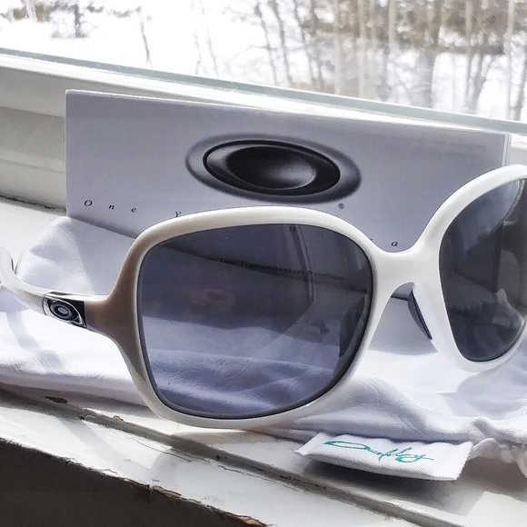 Oakley Accessories - NWOB Oakley Obsessed Sunglasses